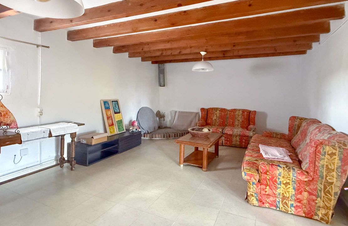 Country house with holiday rental license in Puerto Pollensa Mallorca with project to build a new house with pool